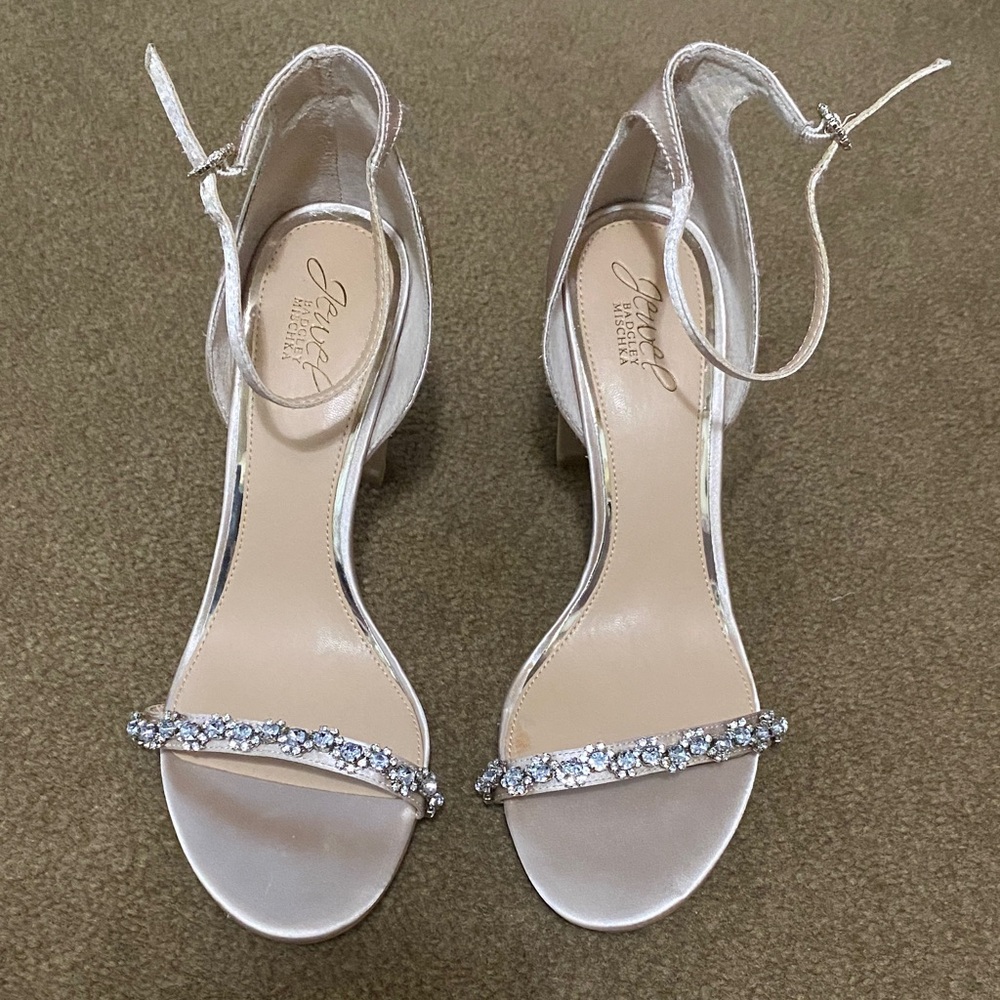 Jewel Badgley Mischka Elegant Women's Champagne 4” Heels Sz 10